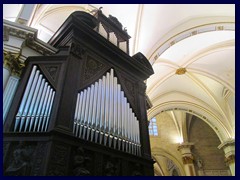 Valencia Cathedral 04 - organ